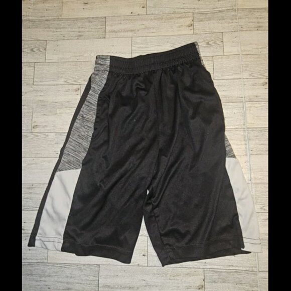 Boy clothes bundle - Picture 2 of 7